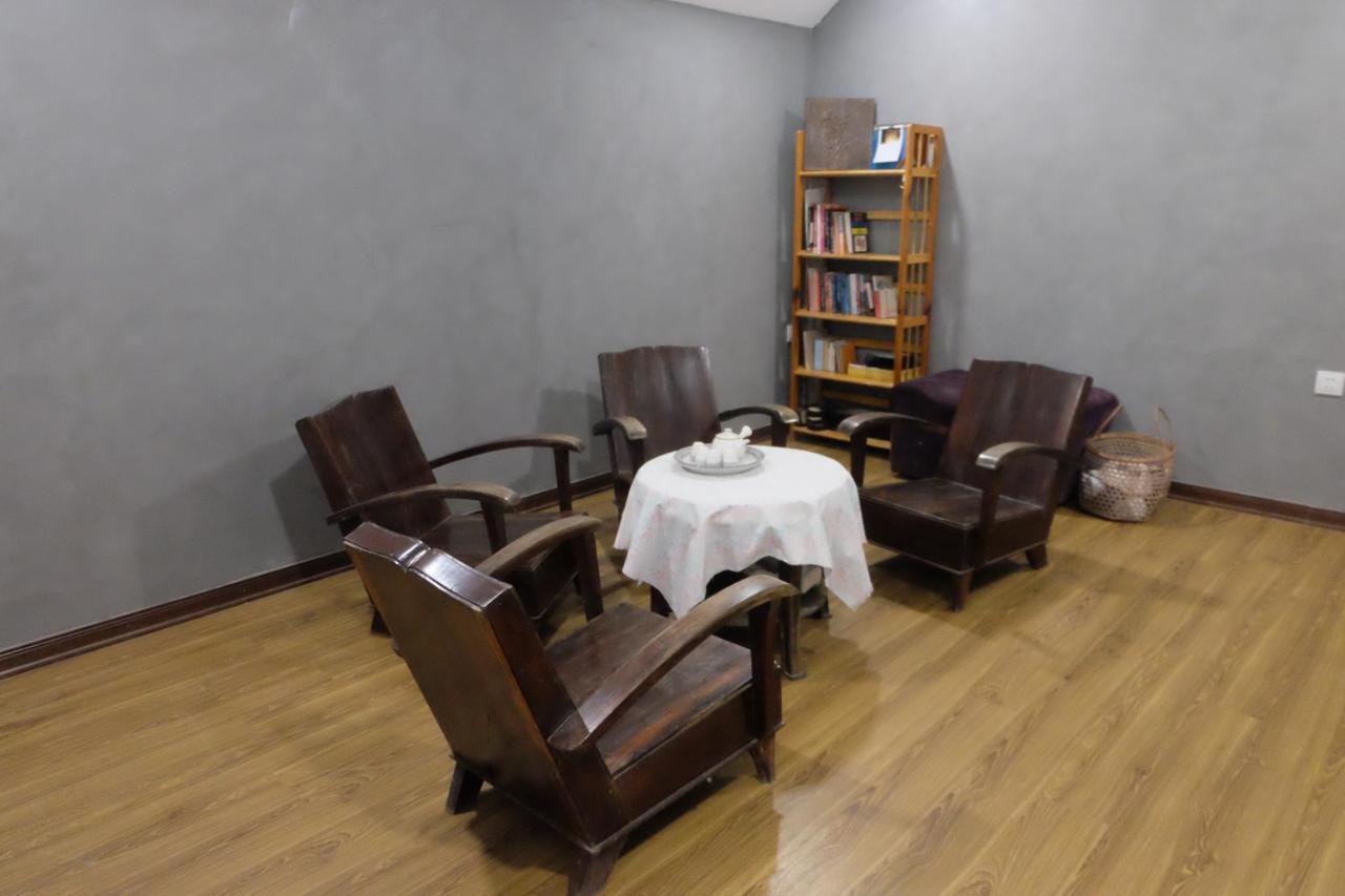 Апартаменты La Sen_Thu An_Phong Don Co Cua So Nhin Ra Ban Cong Thon An Hoa Экстерьер фото